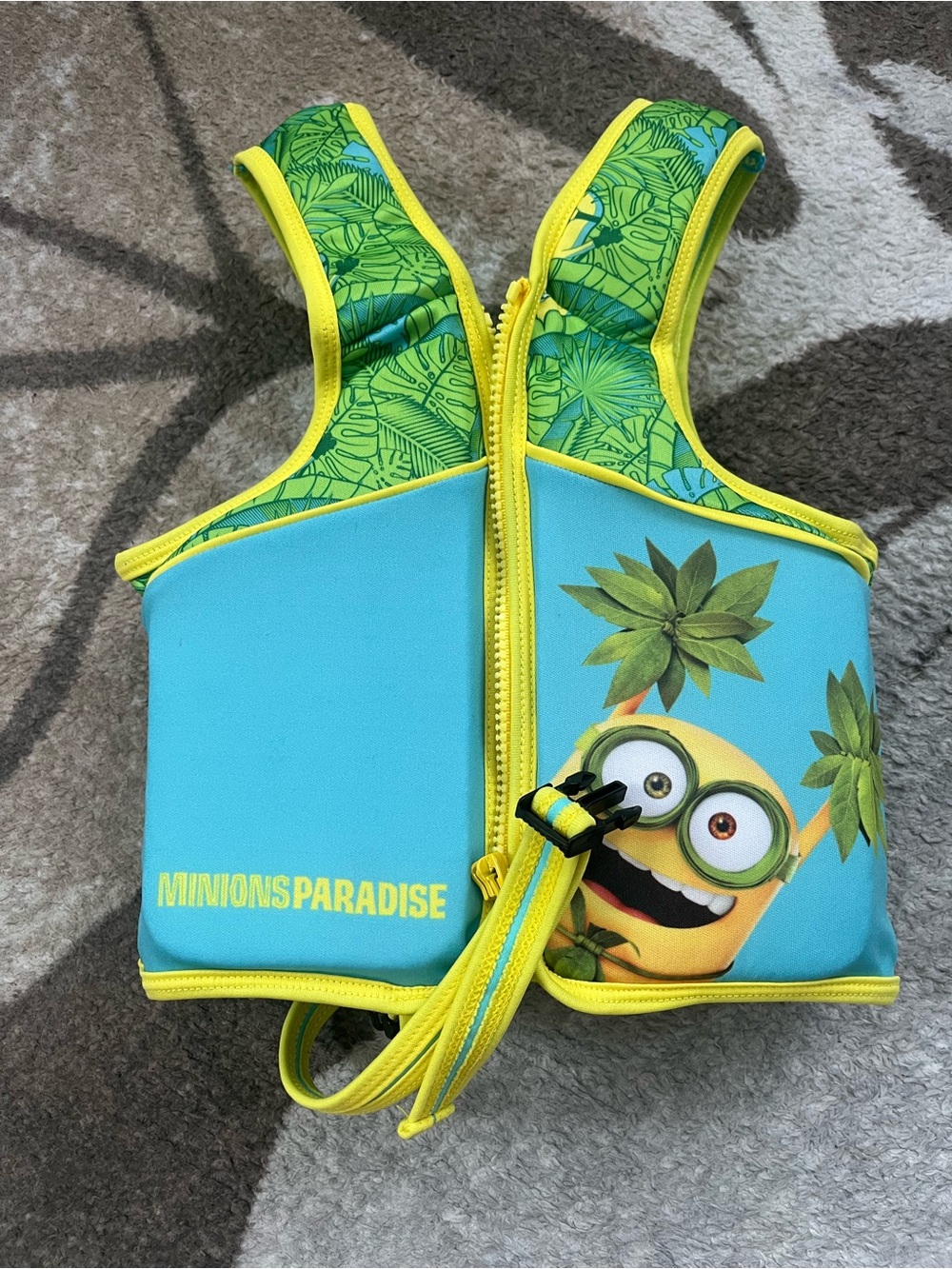 Universal Kids' Blue & Yellow Minions Swim Vest ages 4-6  max 50lb